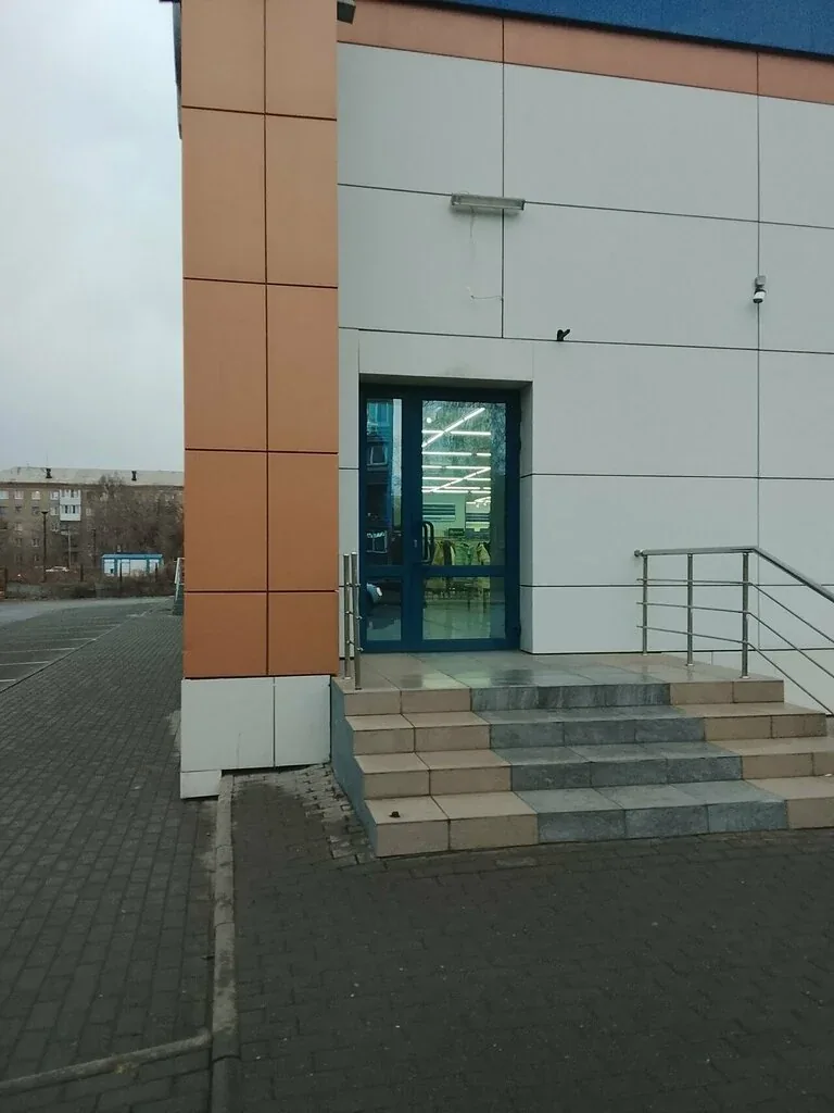 Вход со стороны здания Спортмастера; приём мастера уточните у сервиса