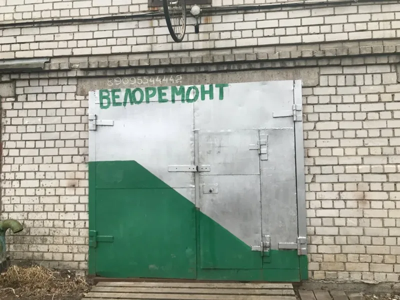 Вход в мастерскую на Урицкого, 43, корпус 1