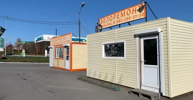 Вход в мастерскую «Велоинженер» на Академика Королёва, 67/3