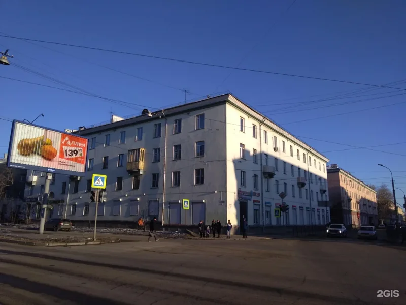 Здание с мастерской «Веломания» в 106-м квартале