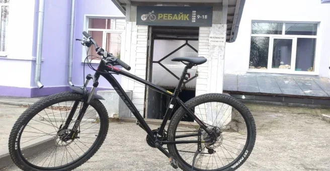 Велосипед у входа в Rebike
