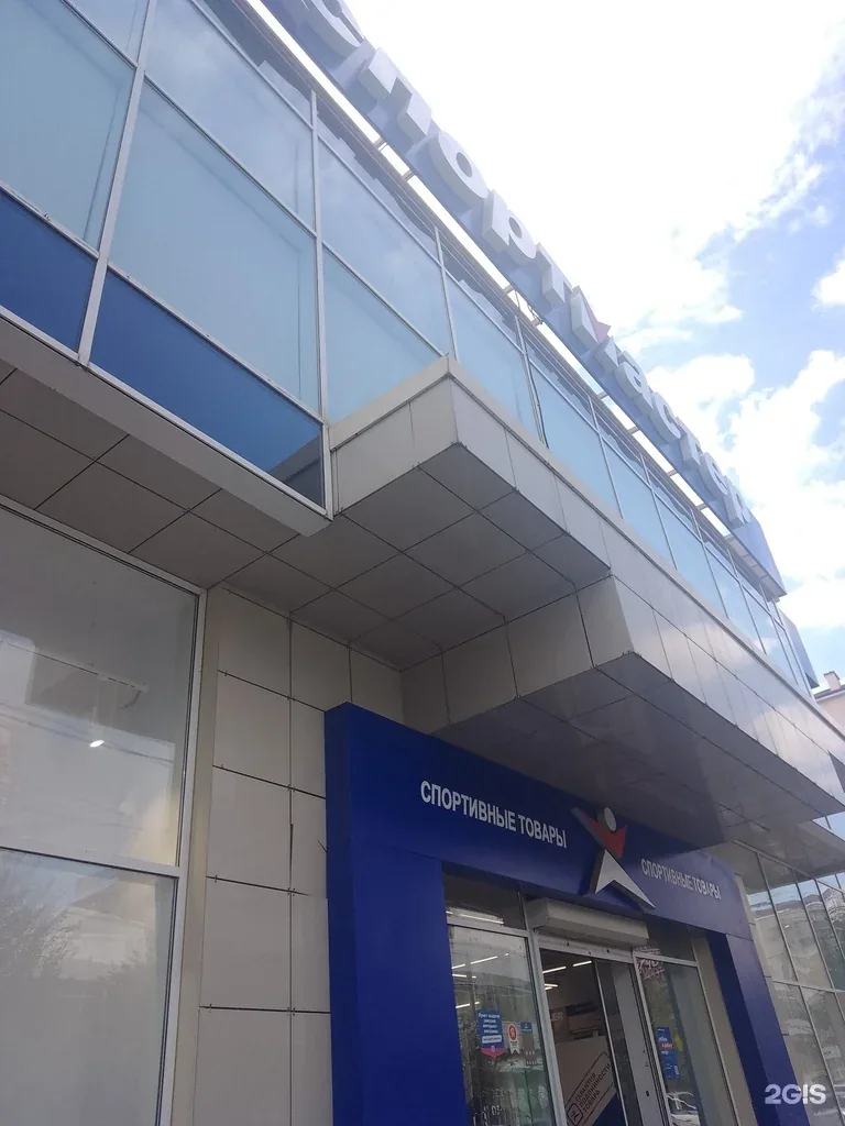 Здание сервисного центра «Спортмастера» на Энгельса, 87
