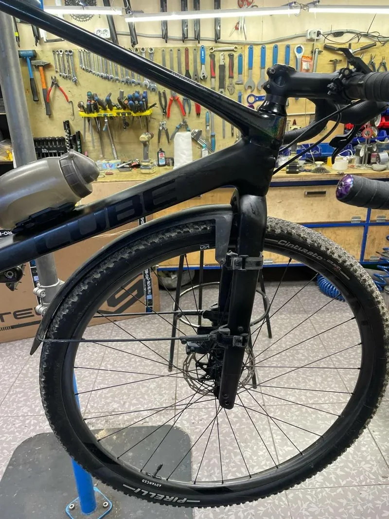 Велосипед в помещении мастерской E-bike