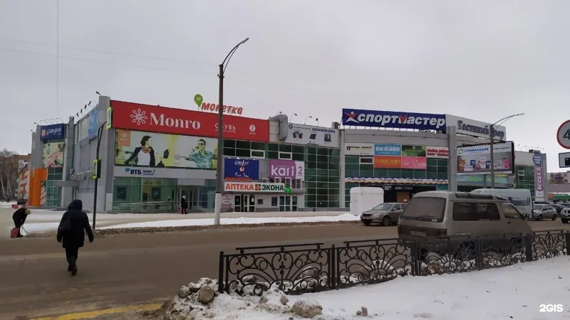ТЦ «Гостиный двор» со стороны магазина «Спортмастер»