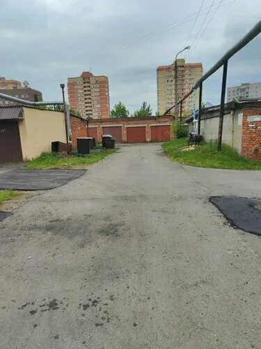 Подъезд к мастерской в Северо-Западном микрорайоне на фотографии индивидуальной карты; точный гараж уточните по телефону