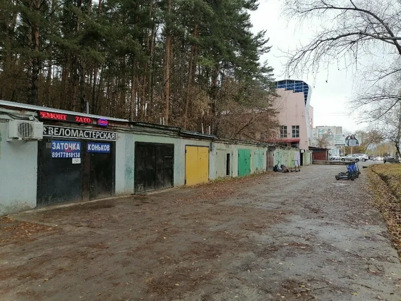 Гаражи у мастерской «Ель» на Юбилейном проспекте, 17Б