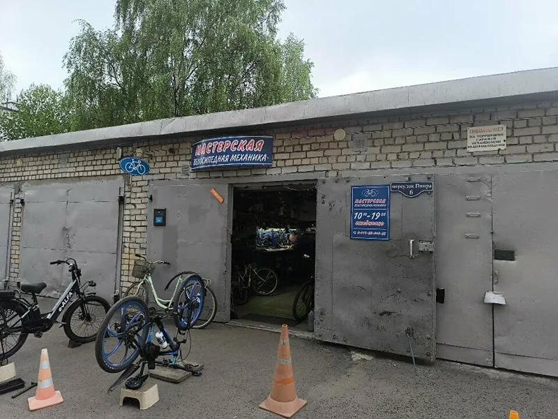 Вход в мастерскую «ВелоМеханика»