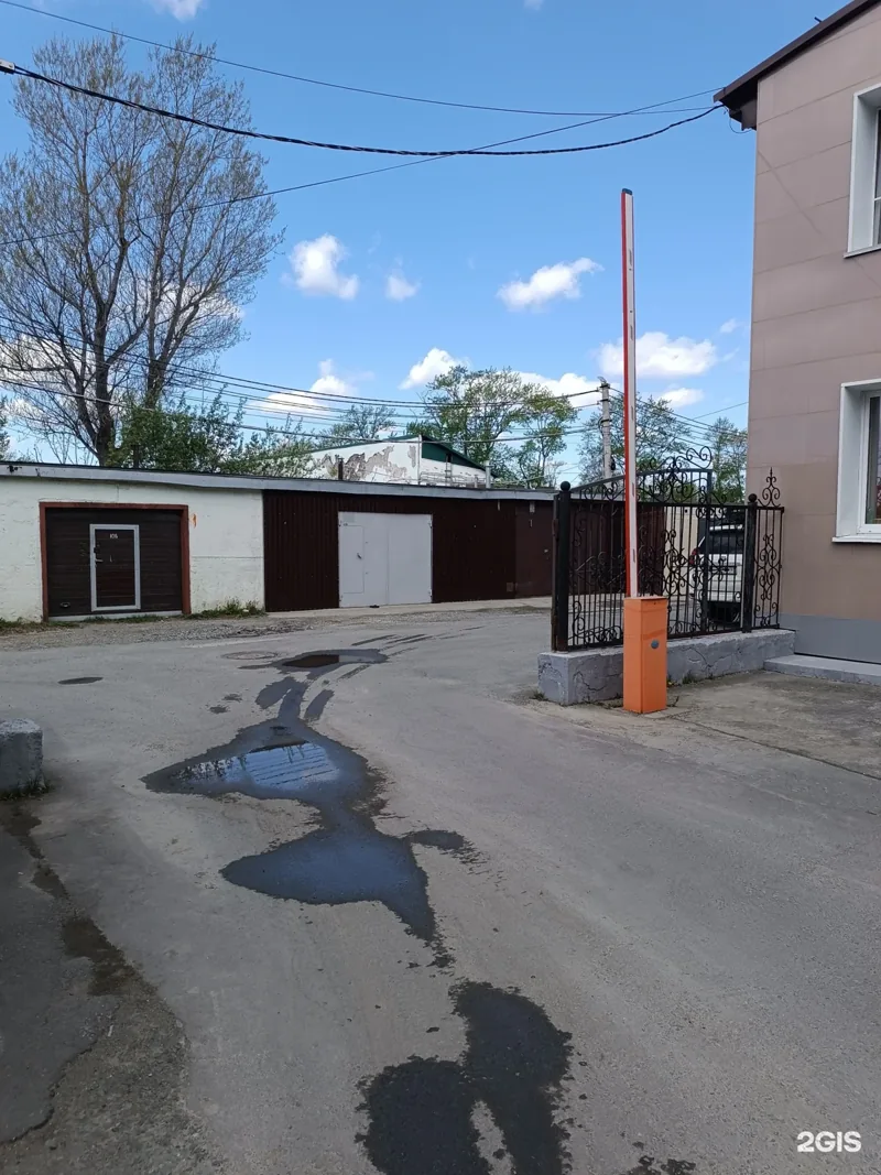 Подъезд к мастерской на улице Ленина, 248Б