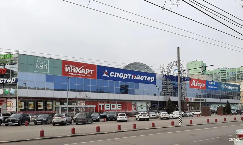 Торговый центр на площади Ленина, 4 со «Спортмастером»