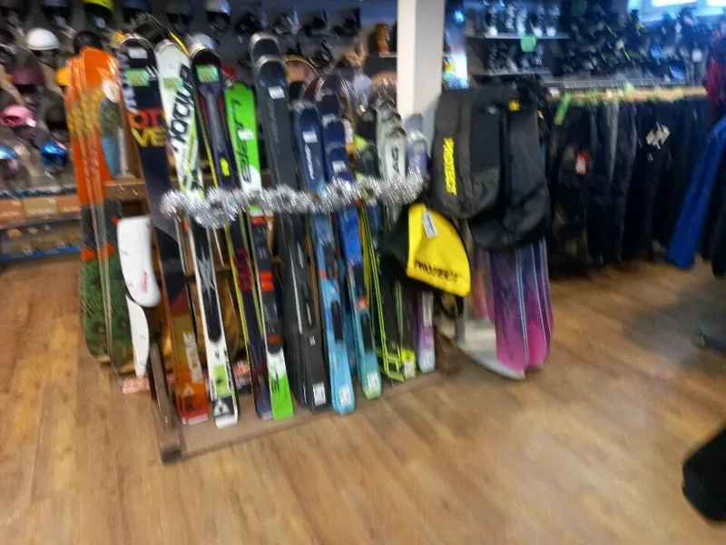 Спортивный инвентарь в торговом зале FreeSport