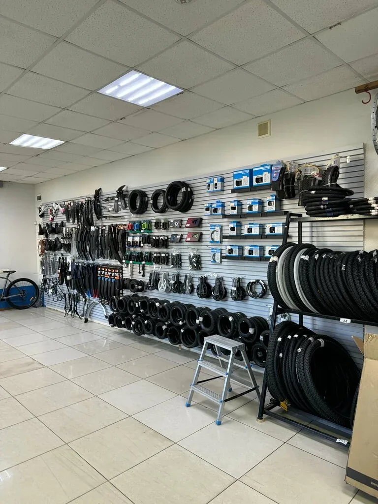 Запчасти и комплектующие в местном магазине ВелоСтрана