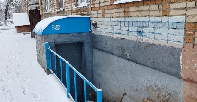 Вход в мастерскую «Веломир» зимой