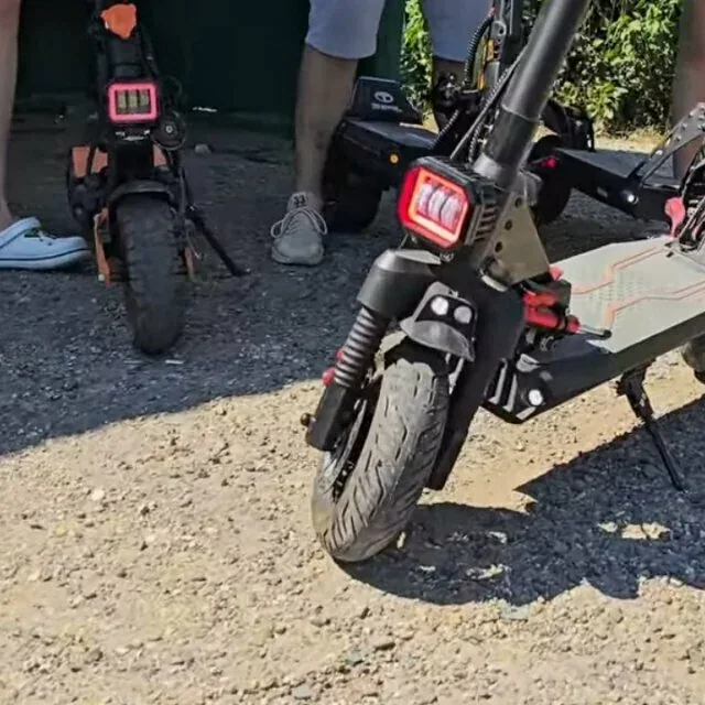 Электротранспорт у мастерской El_bikes; наличие моделей и возможность ремонта уточняйте