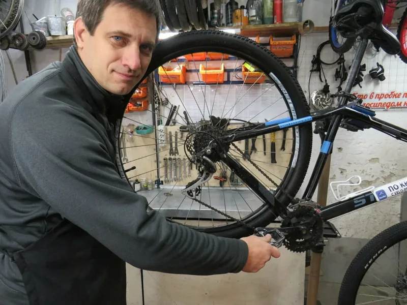 Механик мастерской «Велоремонт №1» из фотографий компании