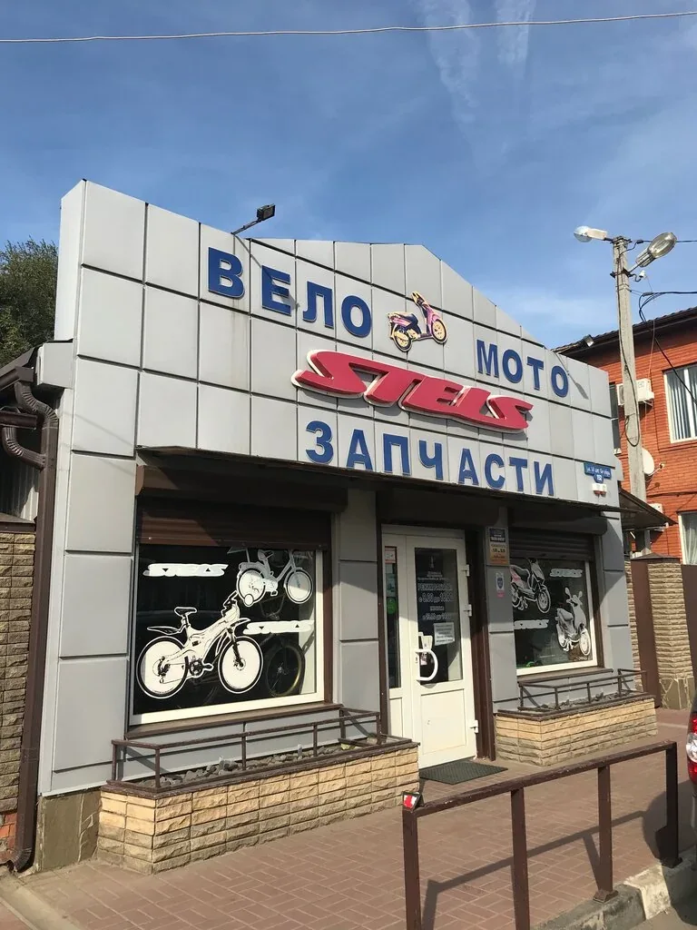 Вход в салон Stels на улице 50 лет Октября
